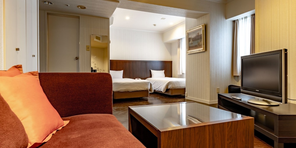 Shonan Kamakura Crystal Hotel 77/89