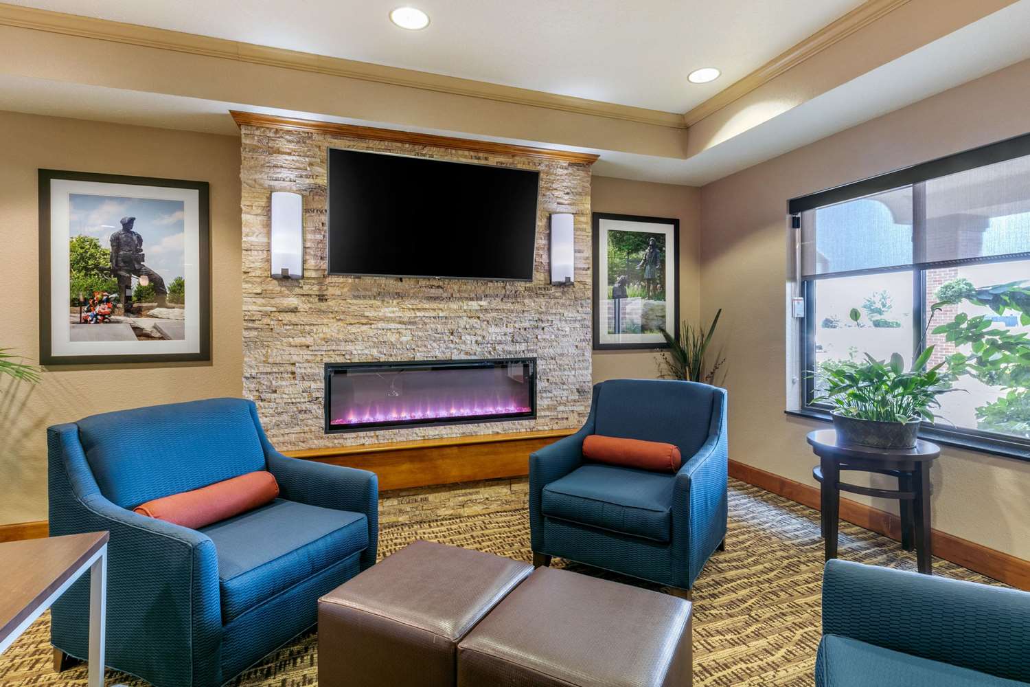 Comfort Suites Hopkinsville near Fort Campbell 10/15