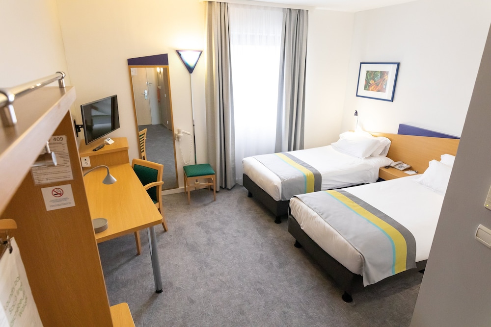 HOLIDAY INN EXPRESS ARRAS 15/78