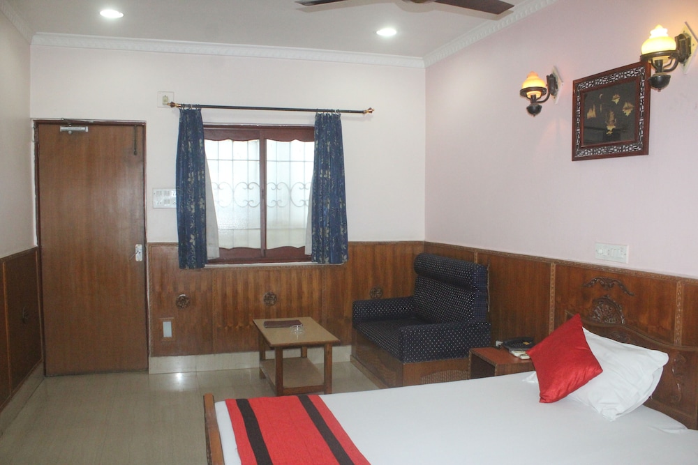 Hotel Heera 30/37