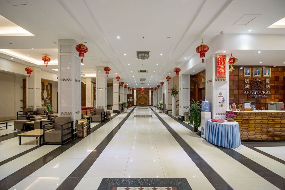 Aristocrat Residence Hotel 8/80