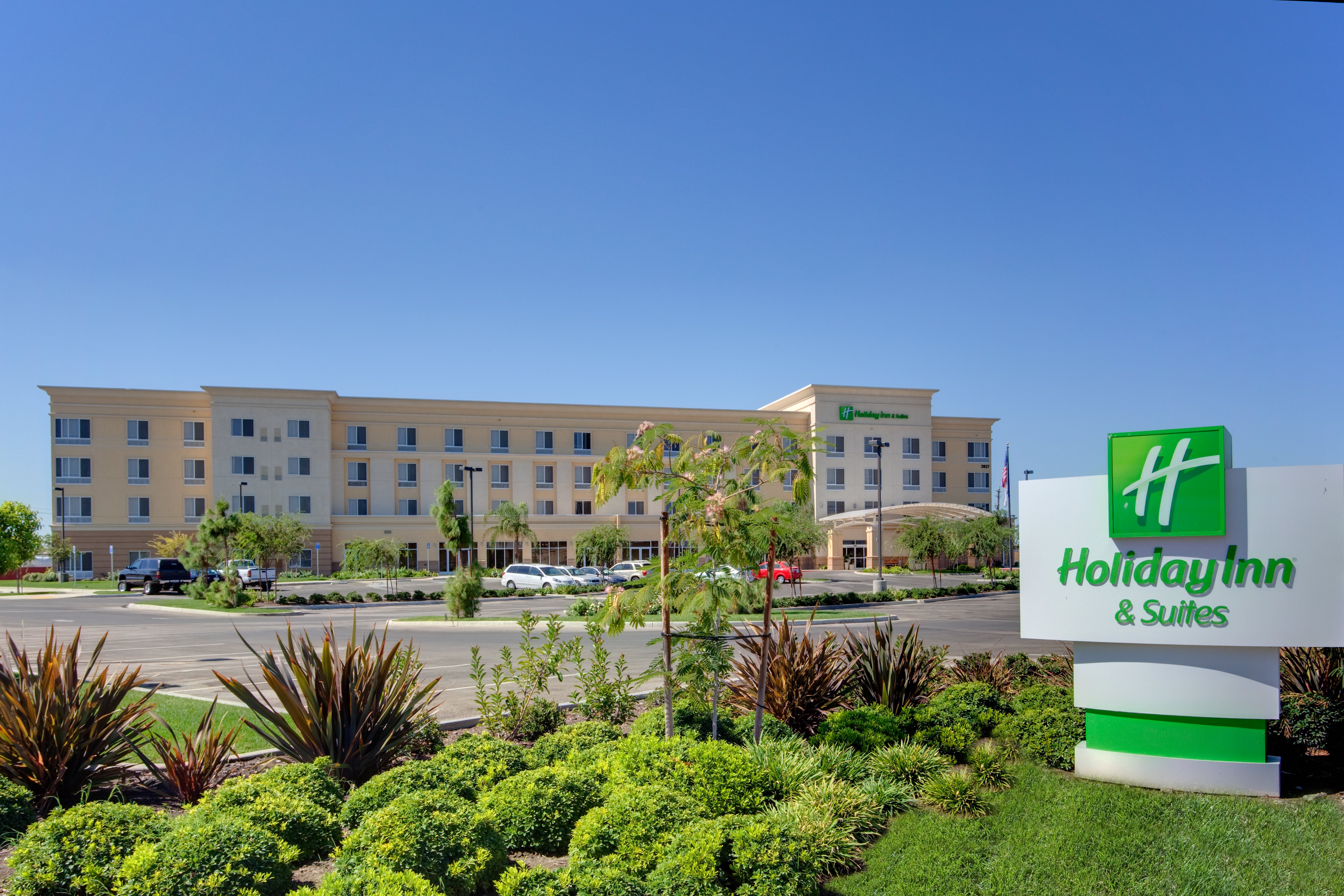 Holiday Inn Hotel Amp Suites Bakersfield North 2/57