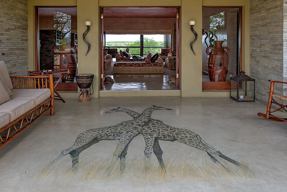 Makumu Private Game Lodge 24/50
