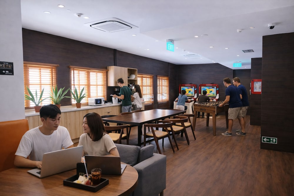 Arena Esports Hotel Bugis 50/50