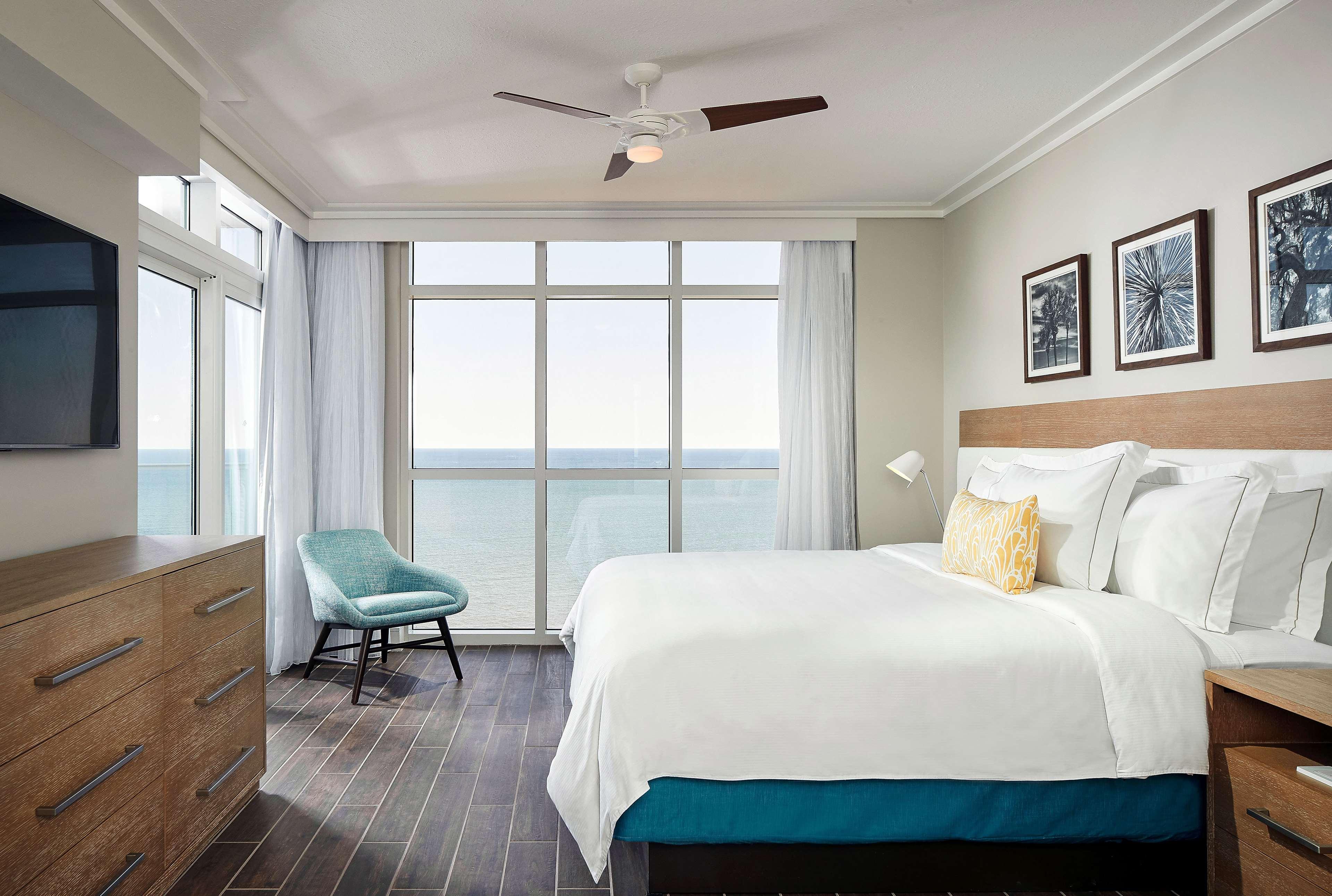 3 BEDROOMS, SUITE, KING BED, 2 QUEEN BEDS, OCEAN FRONT