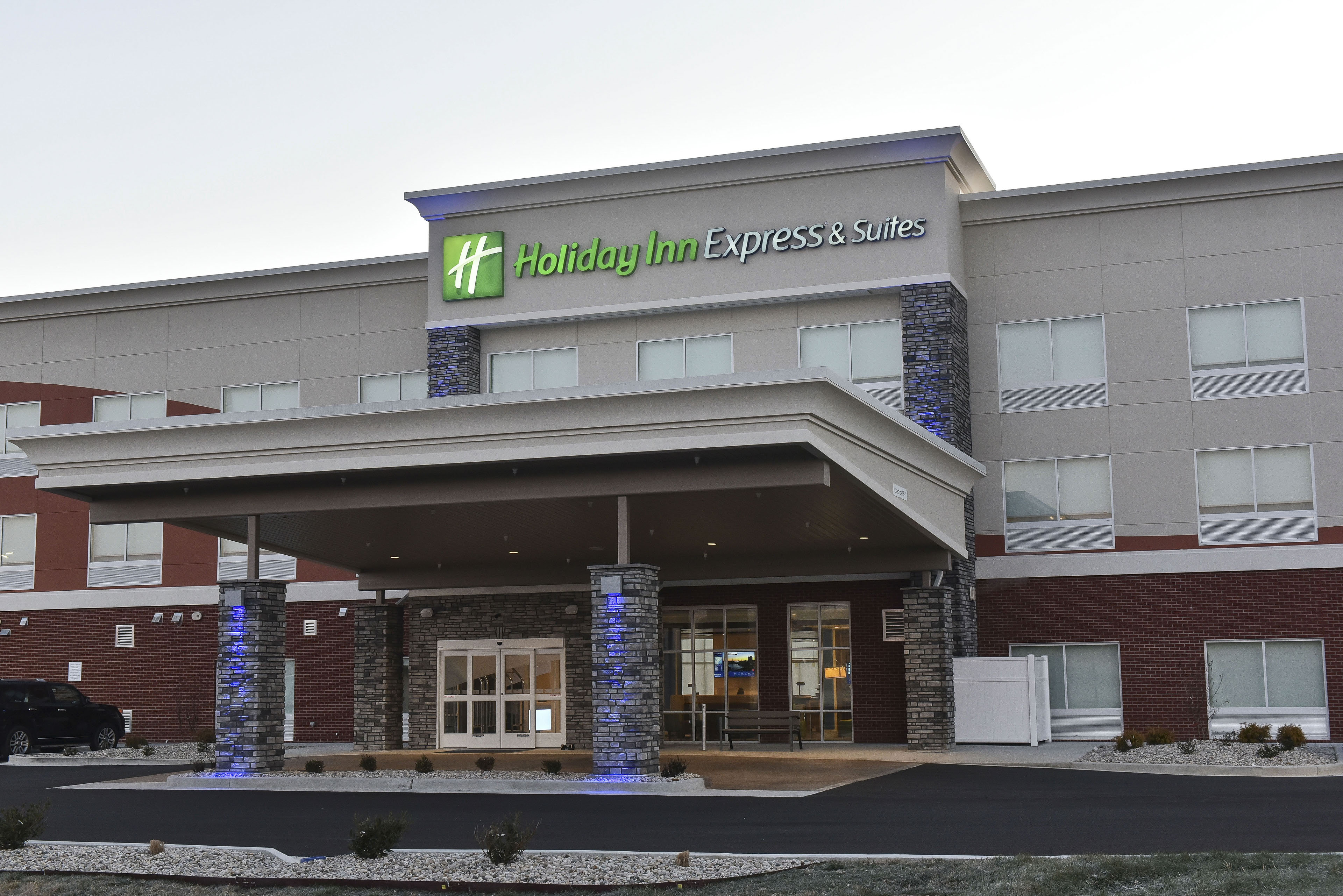 Holiday Inn Express Suites Madisonville 6/30