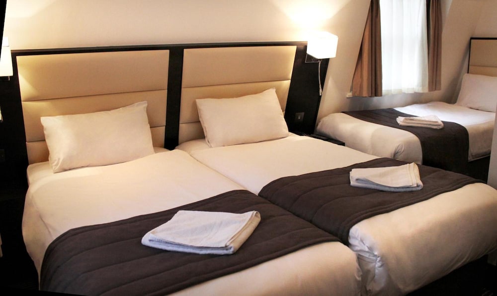 Edward Hotel Paddington 27/65