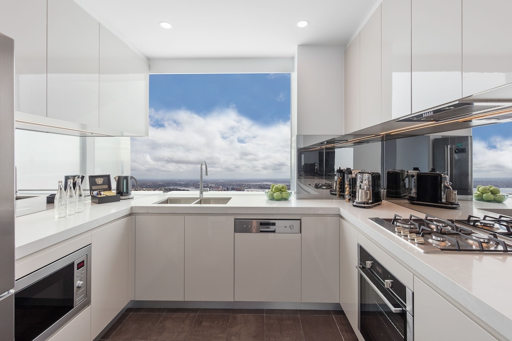 Meriton Suites World Tower 5/50