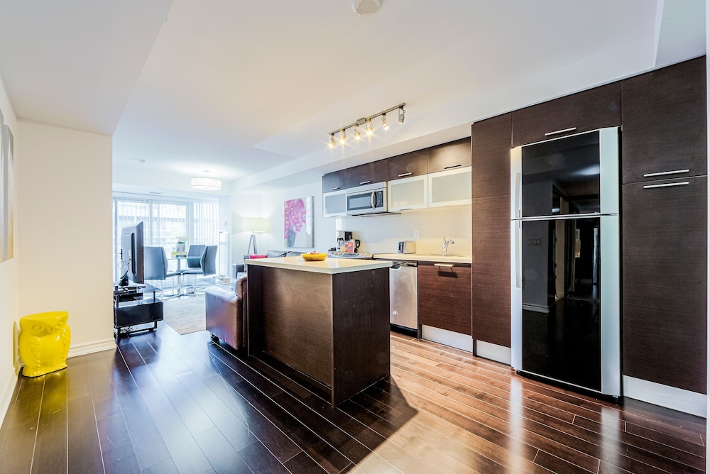 Canada Suites on Bay 5/50