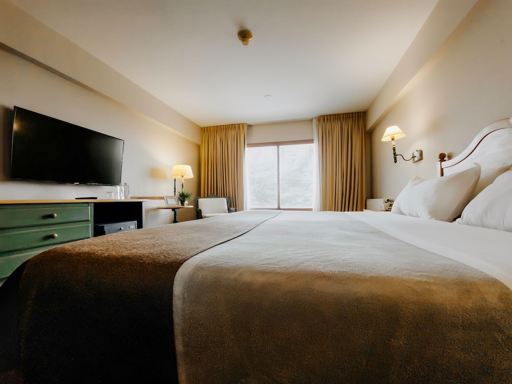 SUPERIOR, KING BED, BAY VIEW