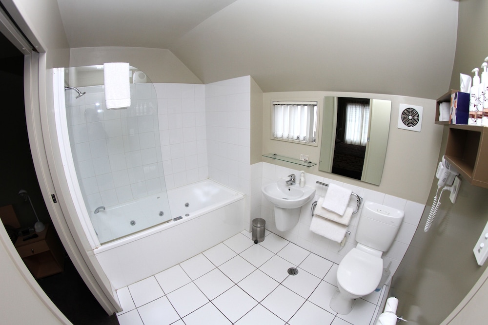 2 BEDROOMS, APARTMENT, JETTED TUB