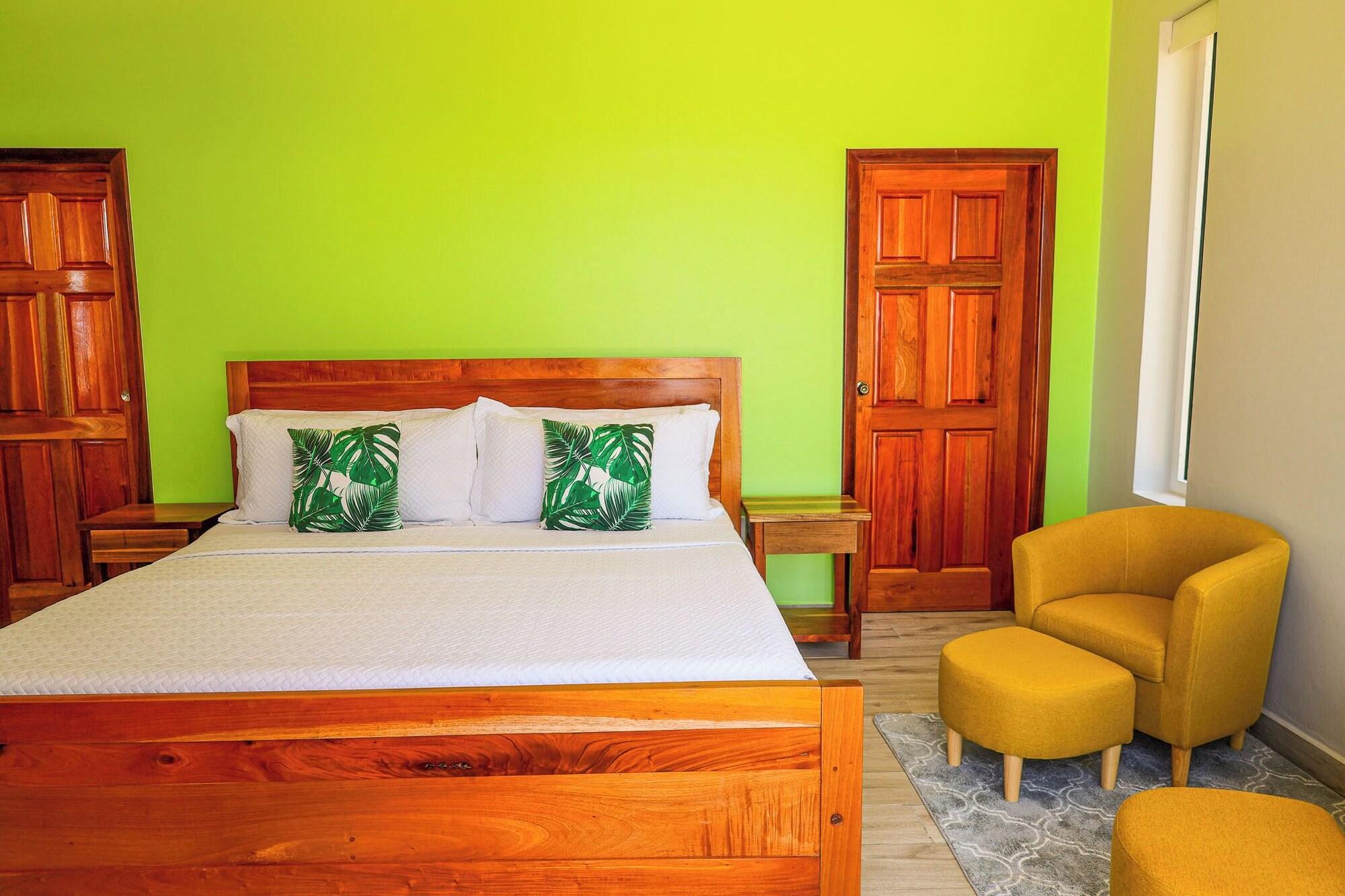 3 Bedrooms, Villa, Beach Front
