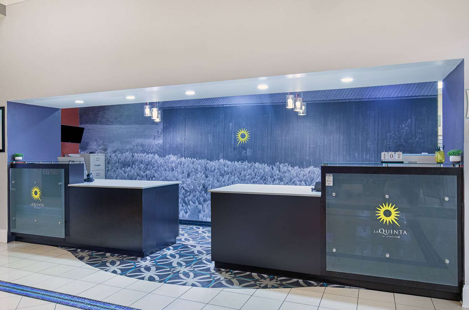 La Quinta Inn & Suites by Wyndham Bowling Green 7/51