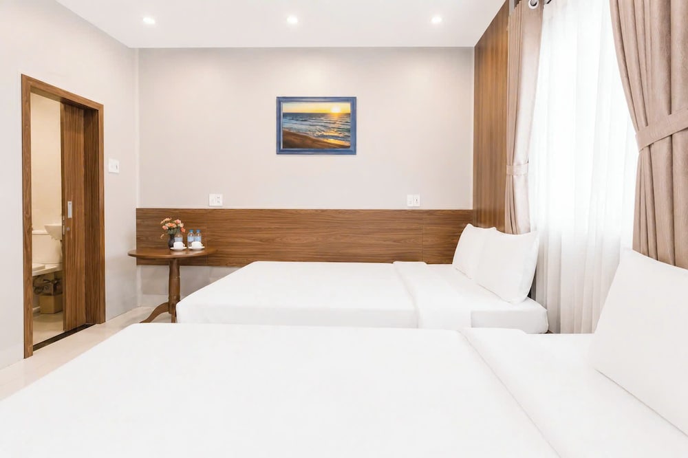 Standard, Twin Beds, No Window
