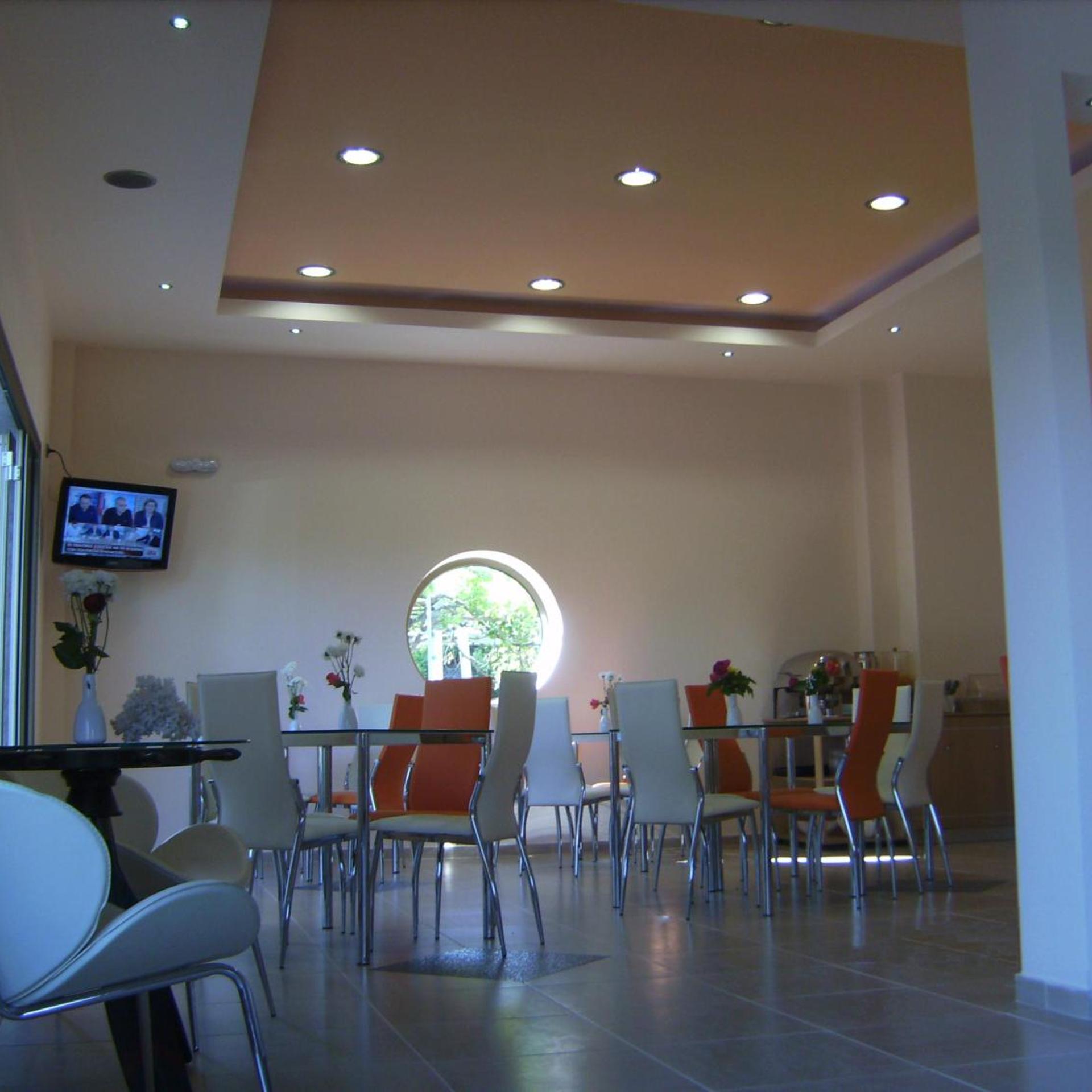 Avra Hotel 40/58