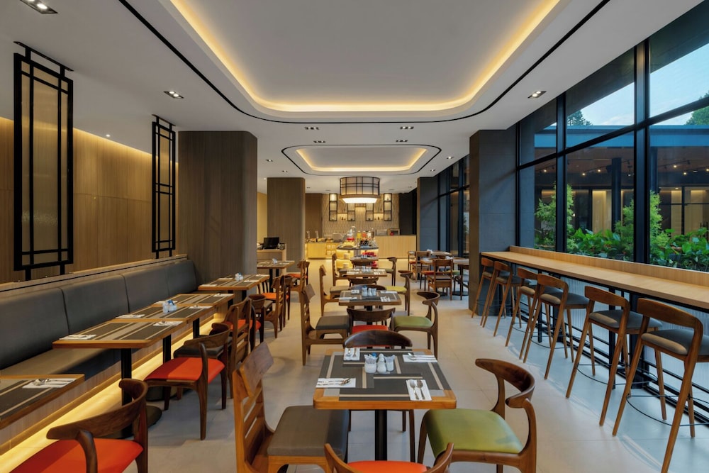 Hotel Neo Kota Baru Parahyangan 69/88