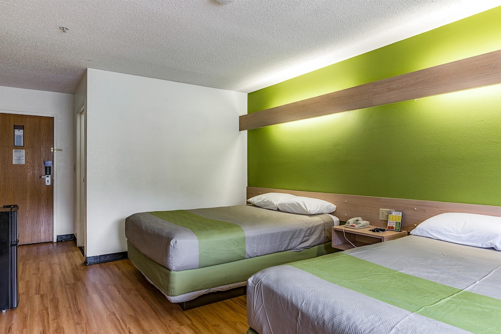 Motel6 Charlotte, NC - University 22/45