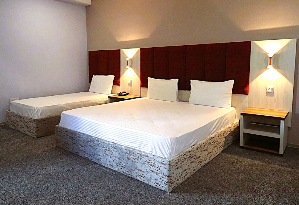SUITE, 4 BEDS
