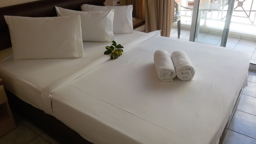 Pearl Hotel 36/55
