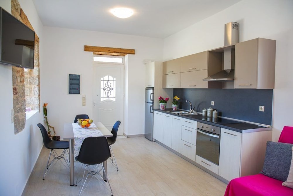 G&K Stone Suites 15/21