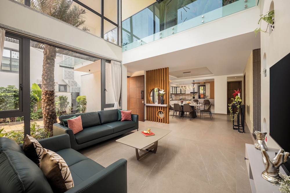 ELIVAAS Cloud 7 4 BHK Villa with Pvt Pool 55/72