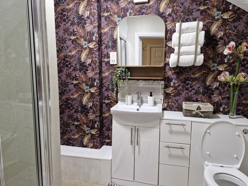 Warwick Lodge Bed and Breakfast - Guest house 32/34