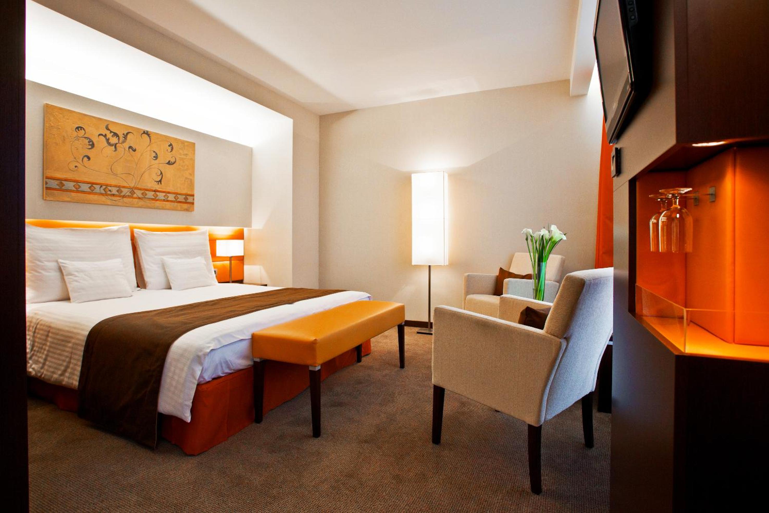 Deluxe, Suite