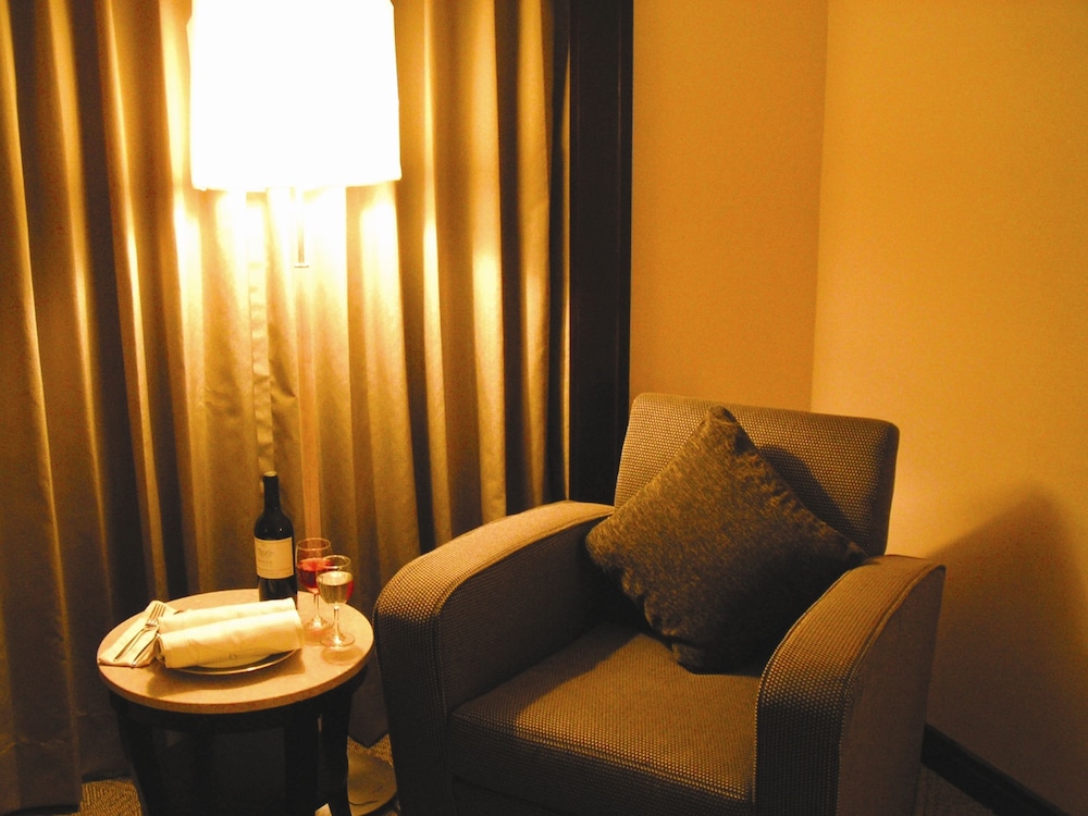 Grand Forward Hotel 11/36