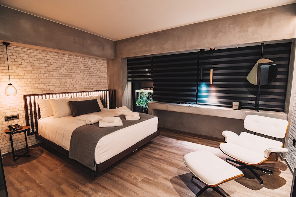 BOHEMIA, JUNIOR SUITE, STUDIO