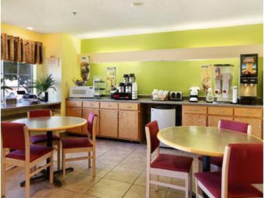 Americas Best Value Inn & Suites Jackson, TN 15/22