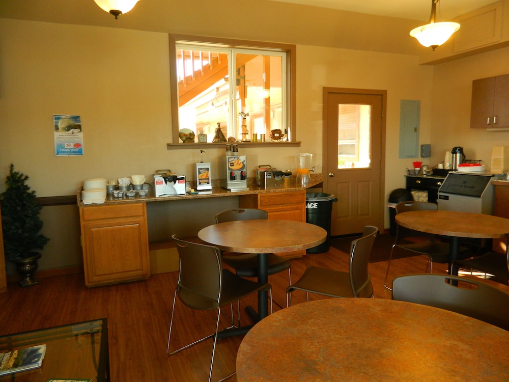Country Motor Inn 42/64