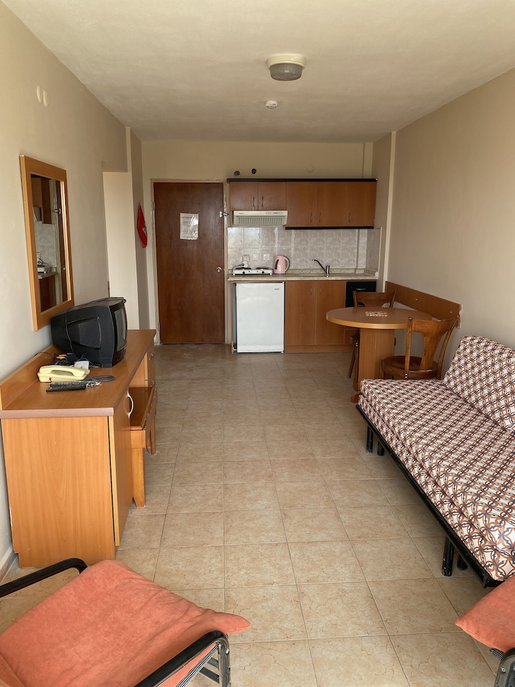 Tuntas Family Suites Kusadasi 18/41