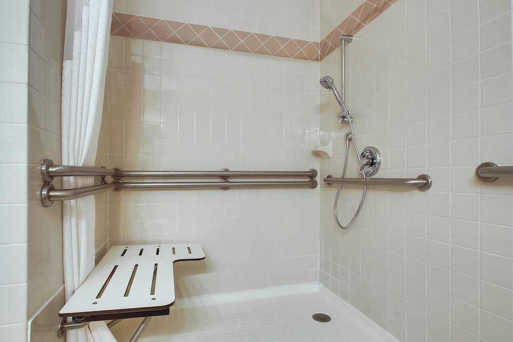 Holiday Inn Westbury-Long Island 64/64
