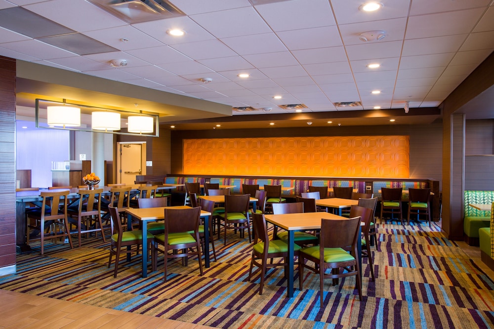 Fairfield Inn And Suites By Marriott Lincoln Southeast 48/64