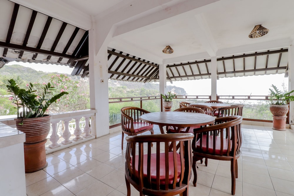Adinda Beach Hotel and Villa by ZUZU 50/57