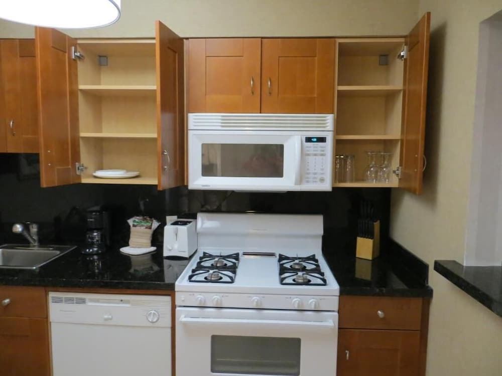 7 Springs Inn Suites 43/60