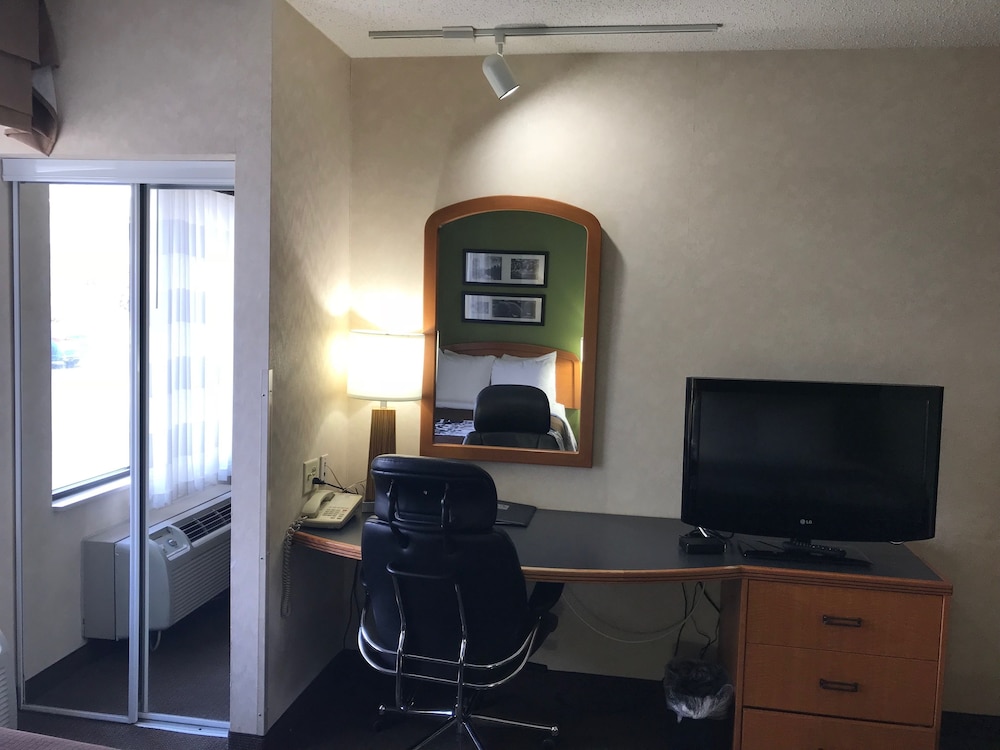 Sleep Inn And Suites Bensalem 29/33
