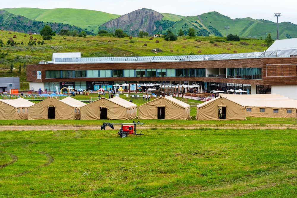 ZIRVE HOTEL 70/76