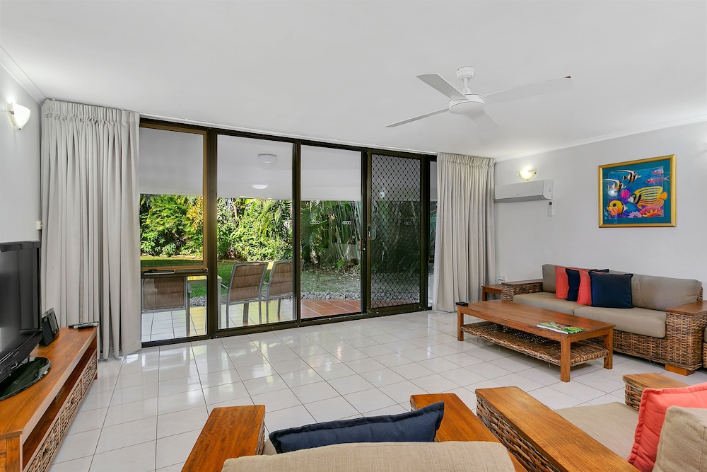 Roydon Beachfront Holiday Apartments 30/50