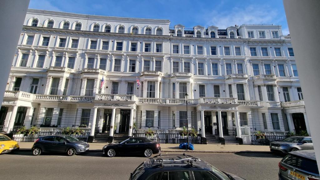 Park City Grand Plaza Kensington 69/74