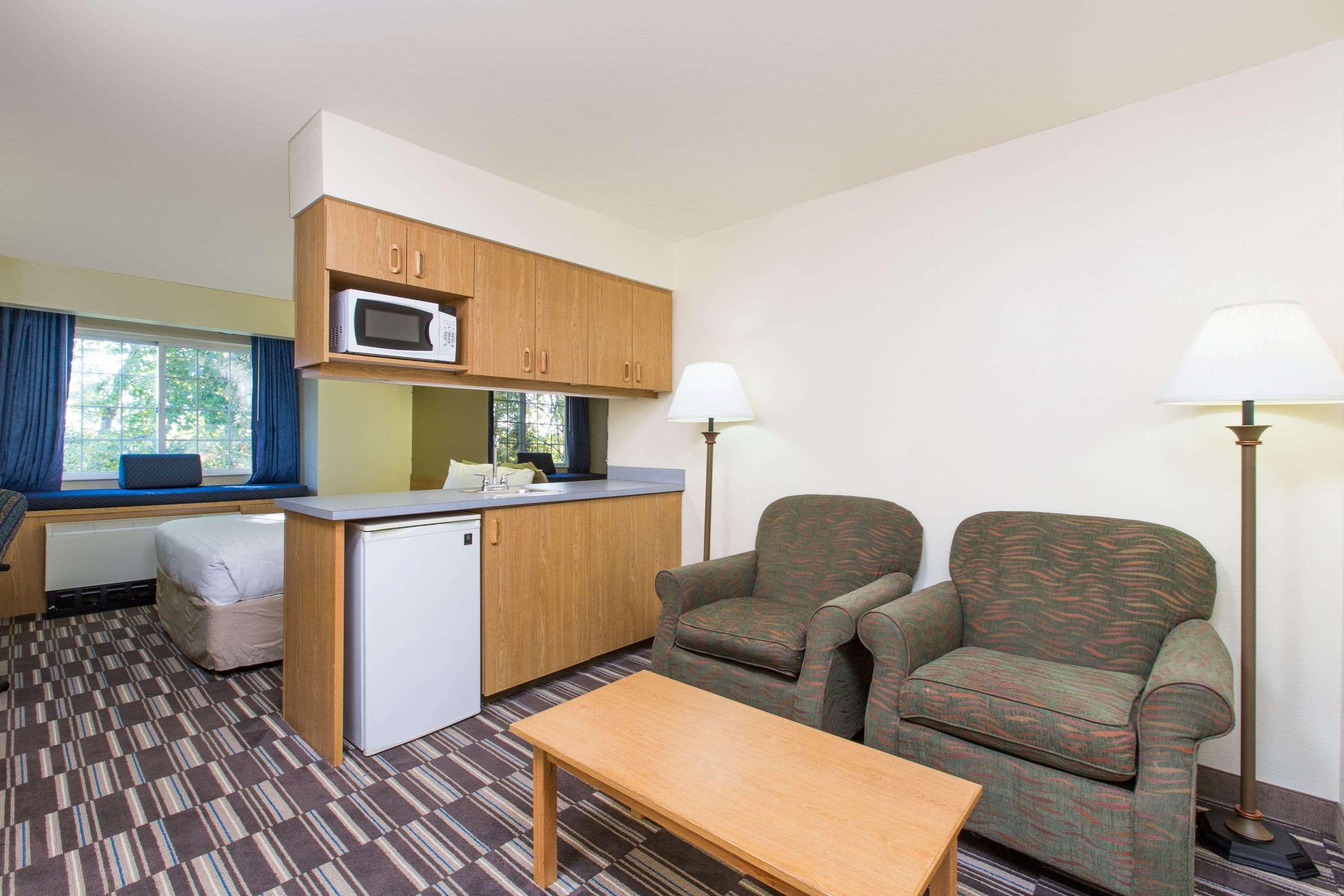 Baymont Inn & Suites by Wyndham Anchorage Airport 10/17