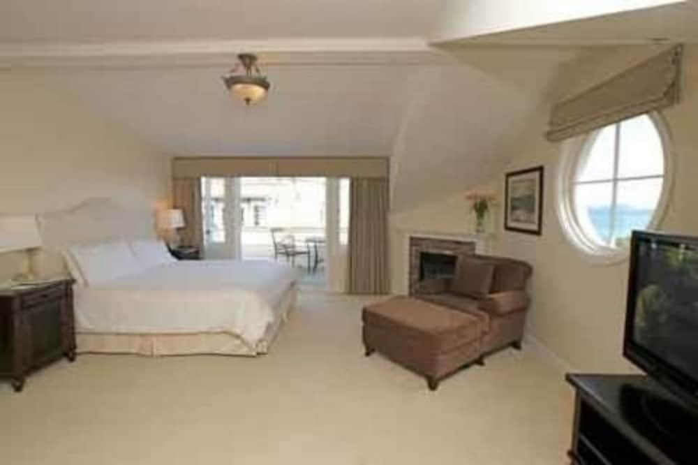 Magnolia, King Bed