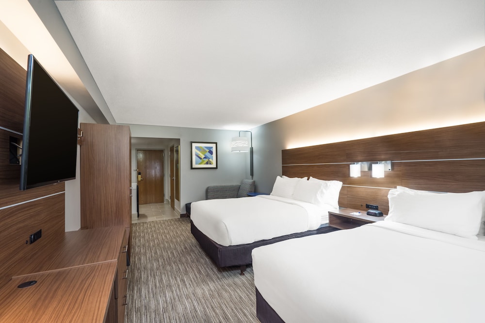 Holiday Inn Express Hotel Suites Louisville East 15/52