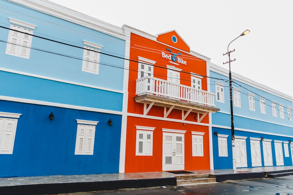 Bed & Bike Curacao Hostel 10/50