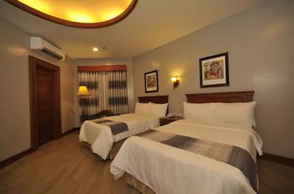 Paragon Hotel And Suites 23/50