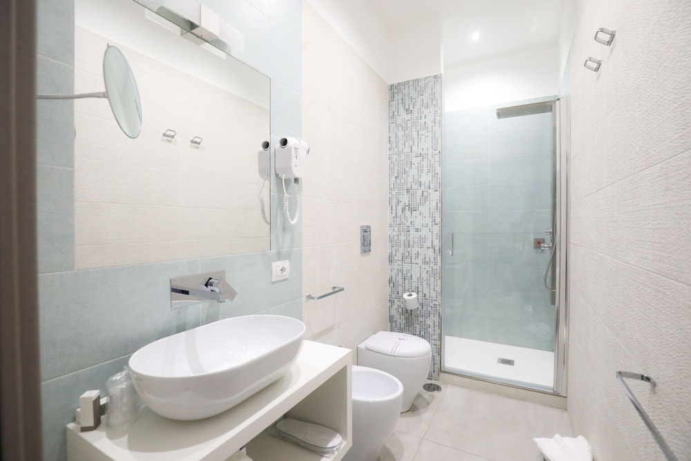 Toledo 16 Luxury Suites 24/24