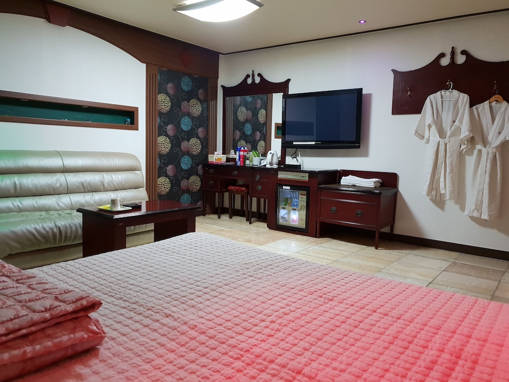 Plus Motel 14/48