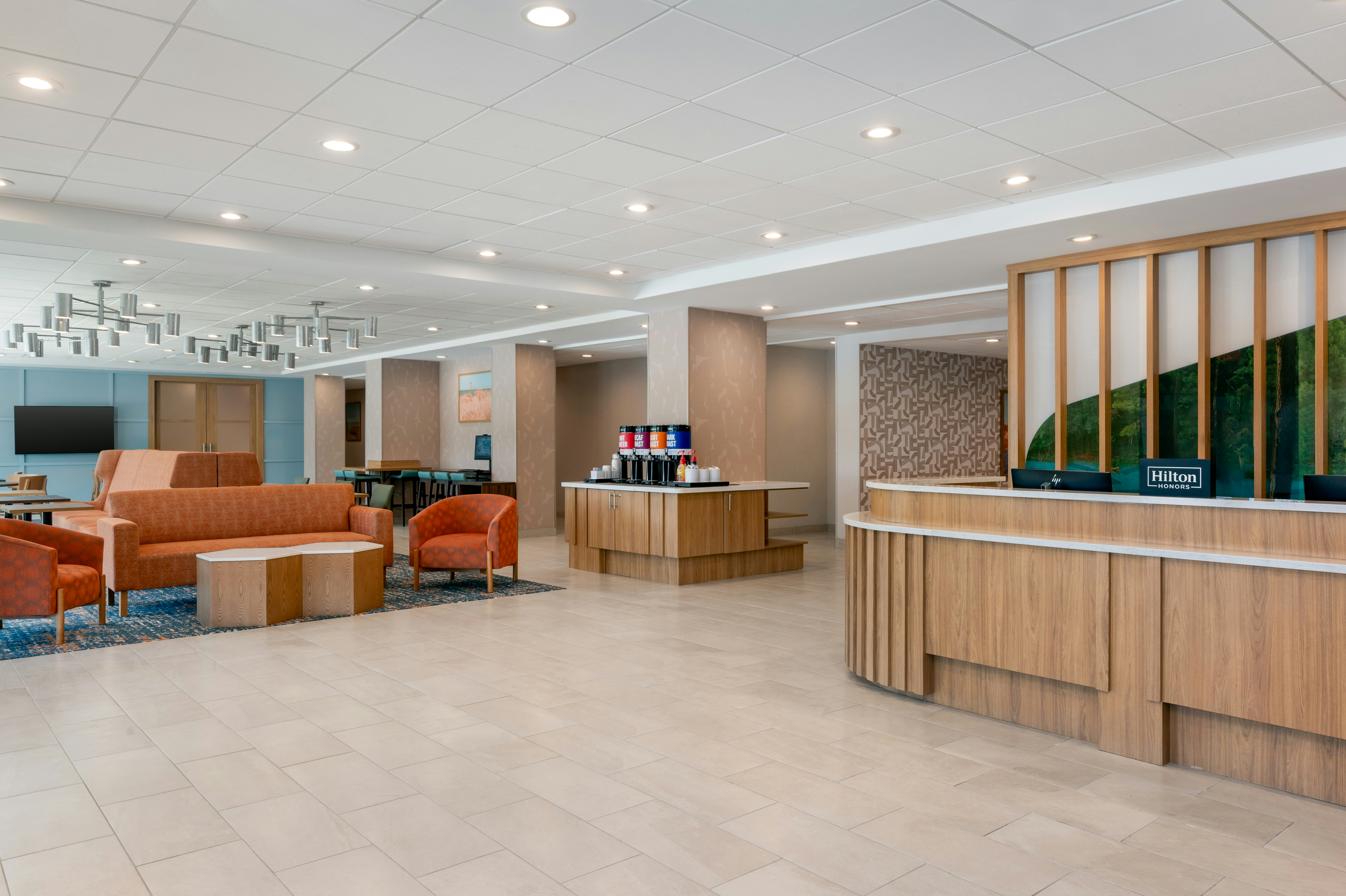 Hampton Inn & Suites Cadillac 7/24