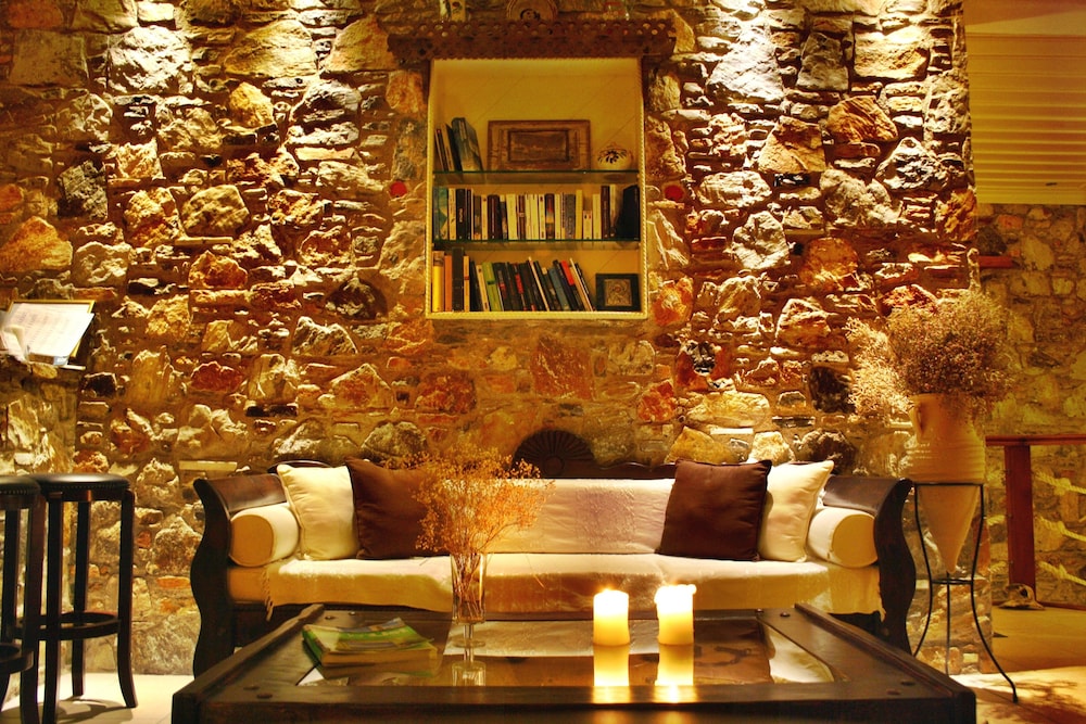 Tholaria Boutique Hotel 38/50