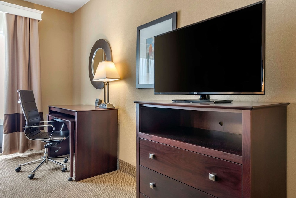 Comfort Suites near Route 66 45/49